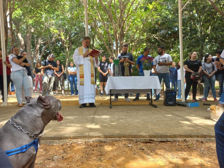 Pastoral comemora São Francisco de Assis com acadêmicos do Curso de Medicina Veterinária