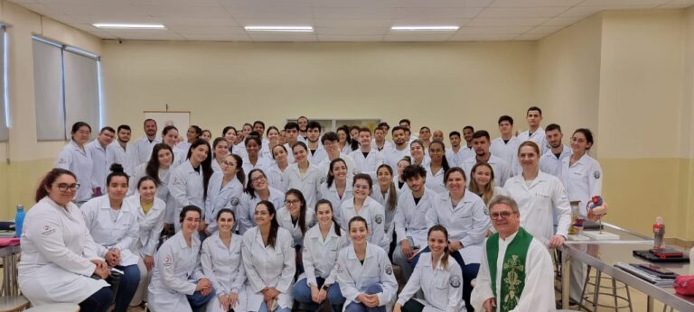 “Missa do Cadáver” é celebrada com acadêmicos do Curso de Medicina do UniSALESIANO