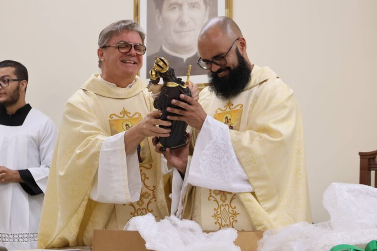 Colaboradores do UniSALESIANO celebram momentos de gratidão com missa e almoço