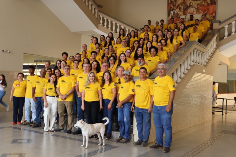 UniSALESIANO reforça campanha do “Setembro Amarelo” com uniformes e fotos nos ambientes