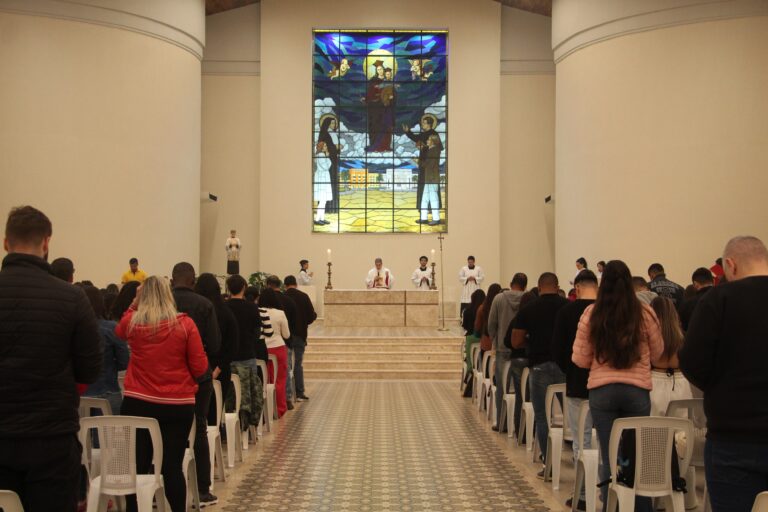 Fundador dos Salesianos, Dom Bosco, é celebrado em missas com acadêmicos