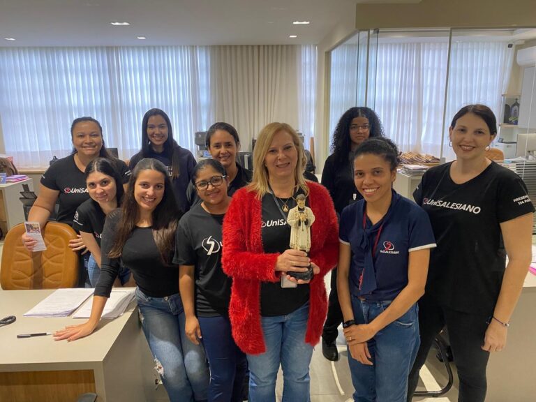 Imagens de Dom Bosco visitam setores do UniSALESIANO durante o mês de agosto