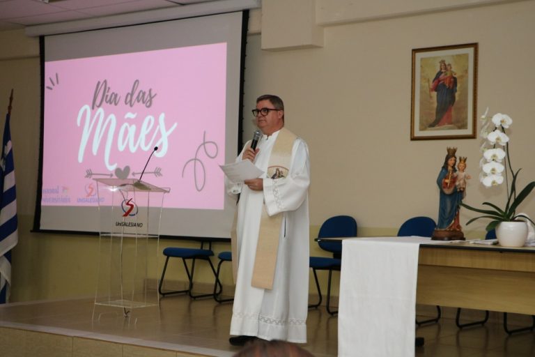 Colaboradoras do UniSALESIANO recebem homenagem de Dia das Mães