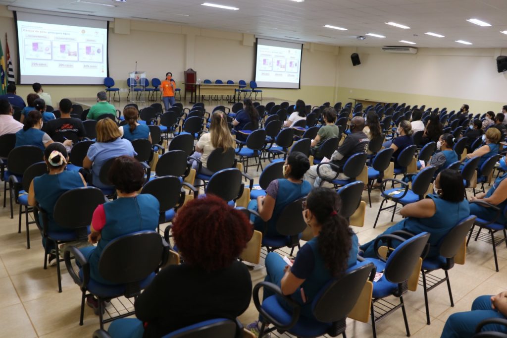 Liga Acadêmica de Dermatologia do UniSALESIANO promove palestra sobre câncer de pele