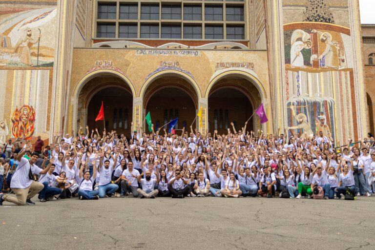 Romaria Universitária do UniSALESIANO reúne mais de 400 peregrinos em Aparecida