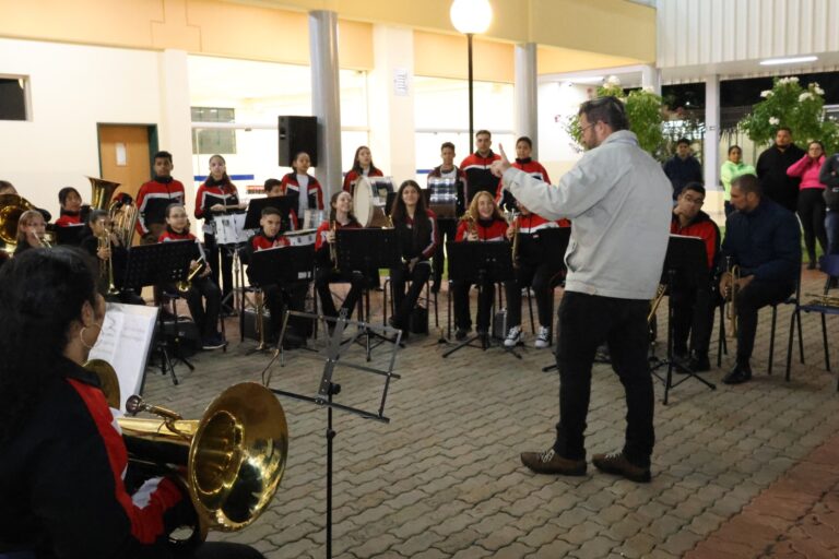 Quarta Cultural encanta acadêmicos com apresentação da Banda Marcial do Sesi 349