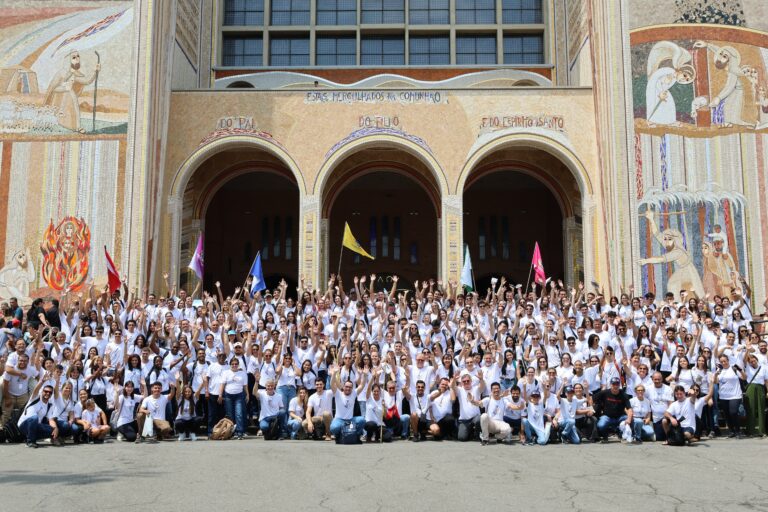 Peregrinação a Aparecida reúne 450 universitários em momento de fé e gratidão