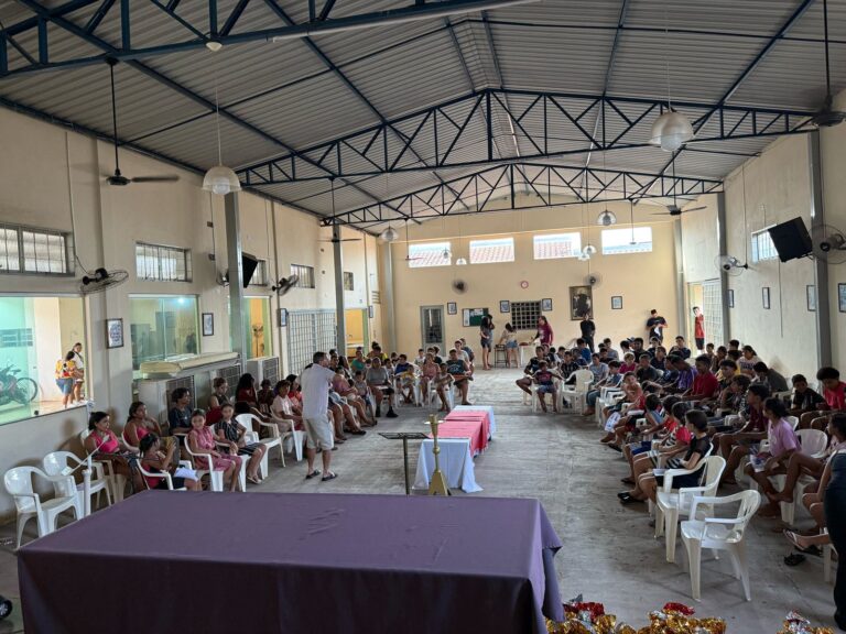 Celebração de Páscoa no Oratório Dom Bosco emociona oratorianos com símbolos e partilha