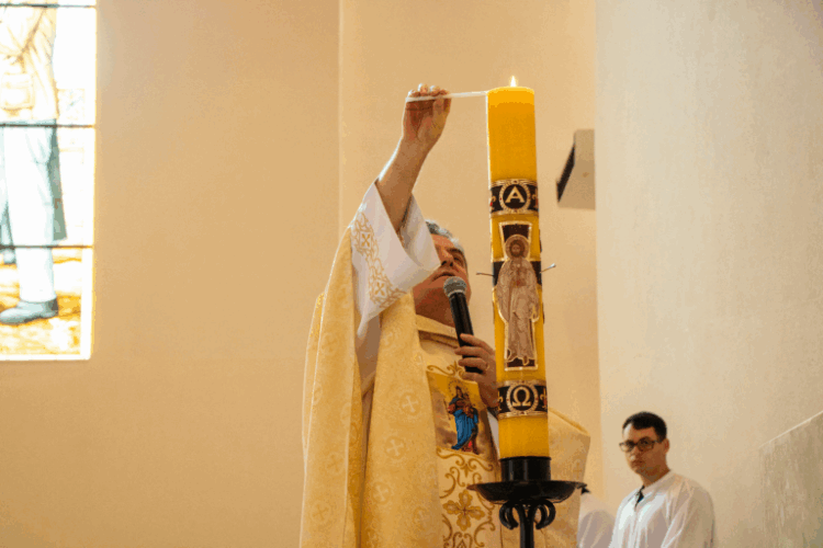 Comunidade acadêmica do UniSALESIANO celebra Missa de Páscoa e Ressurreição