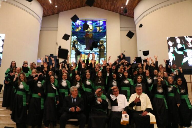 UniSALESIANO celebra formatura da 3ª Turma de Medicina com missa e colação de grau