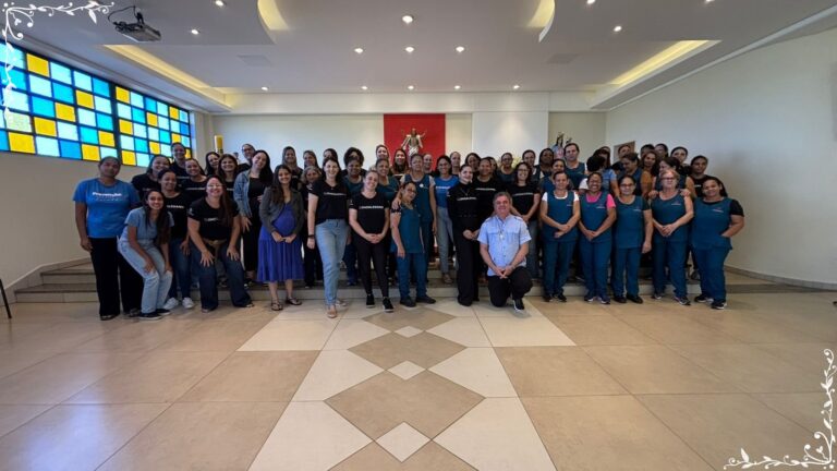 Colaboradoras são surpreendidas com homenagem de Dia das Mães feita pela Pastoral Universitária