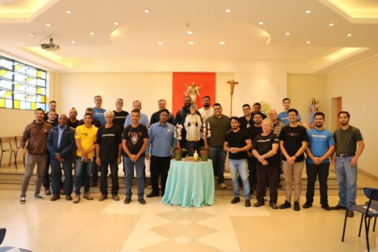 UniSALESIANO celebra o Dia dos Pais em evento especial para colaboradores