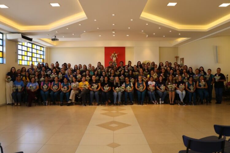Momento de reconhecimento marca homenagem do UniSALESIANO ao Dia da Mulher