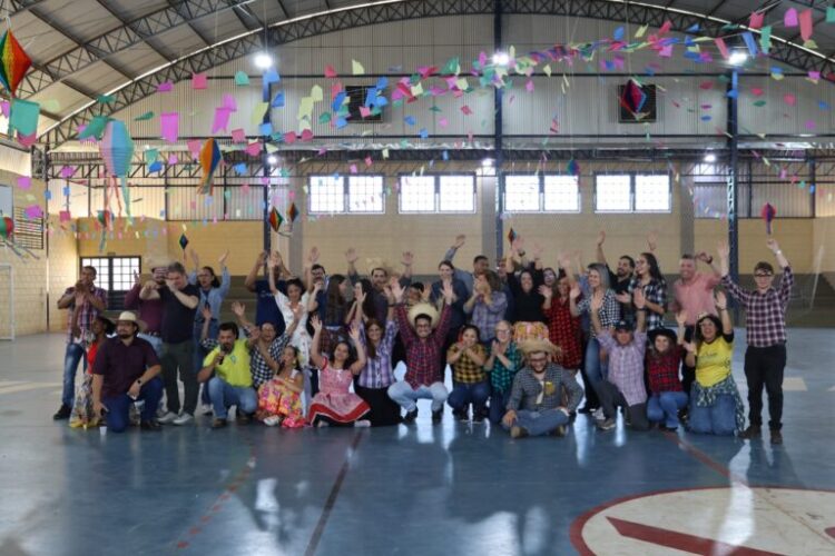 UniSALESIANO celebra tradição junina e aniversário do Reitor, Pe. Paulo Vendrame