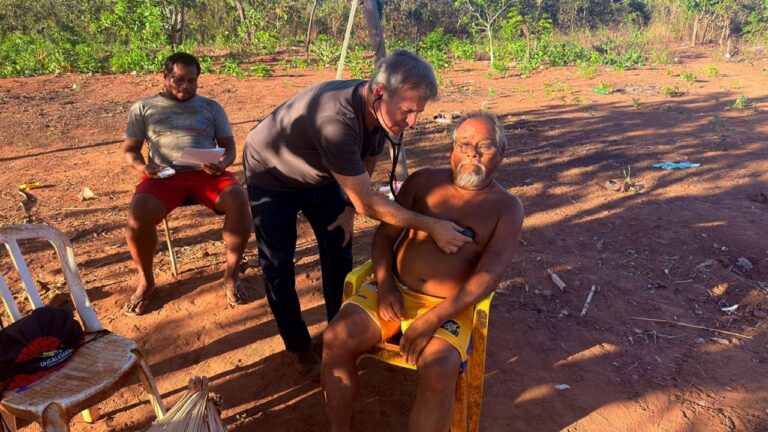 Médico, professor e voluntário: a missão do Dr. Ângelo Jacomossi entre os povos Bororo e Xavante